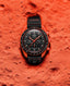 RELOJ OMEGA X SWATCH MOONSWATCH MISSION ON EARTH
- LAVA